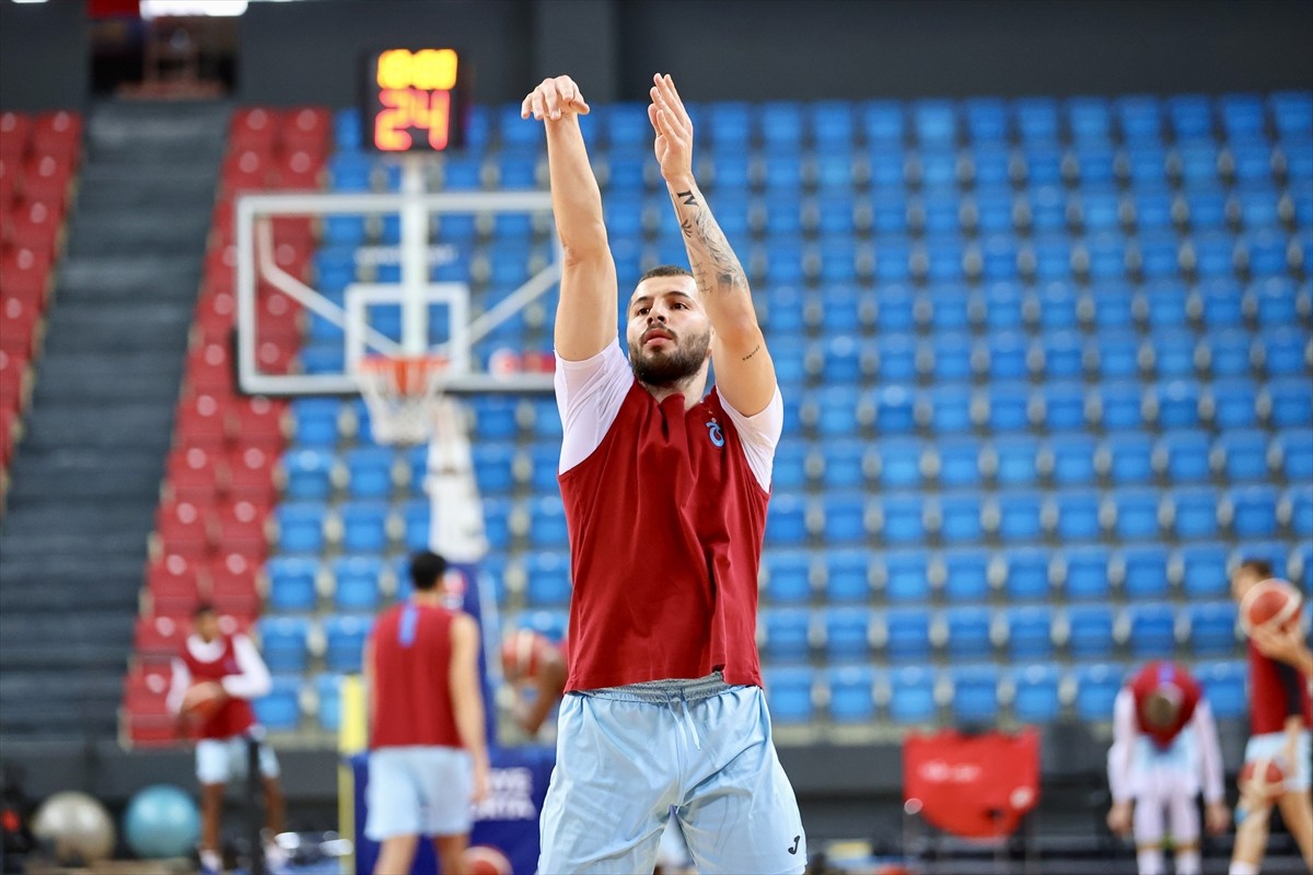 2024-2025 sezonunda mücadele ettiği Türkiye Sigorta Türkiye Basketbol Ligi’ni şampiyon olarak...