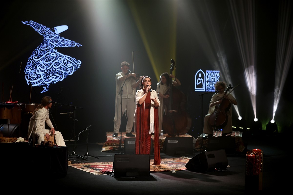 22. Uluslararası Konya Mistik Müzik Festivali Rebeca Roger Cruz konseriyle sürdü.