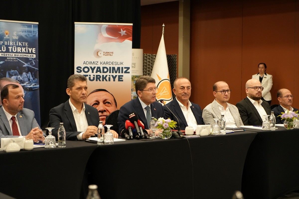 Adalet Bakanı Yılmaz Tunç, Antalya'da Türkiye Yüzyılı Buluşmaları programı kapsamında Kundu Turizm...