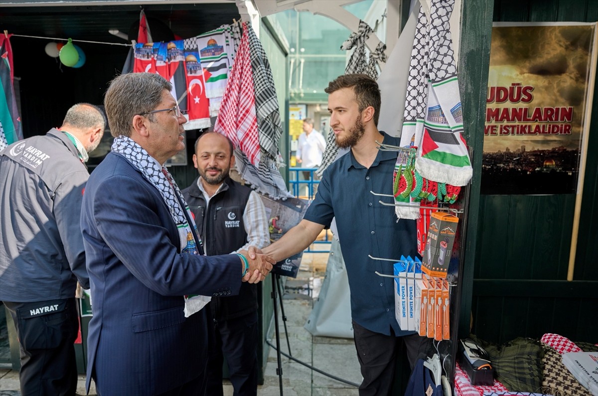 Adalet Bakanı Yılmaz Tunç, Ümraniye Belediyesi tarafından kurulan Filistin Farkındalık Çadırı'nı...