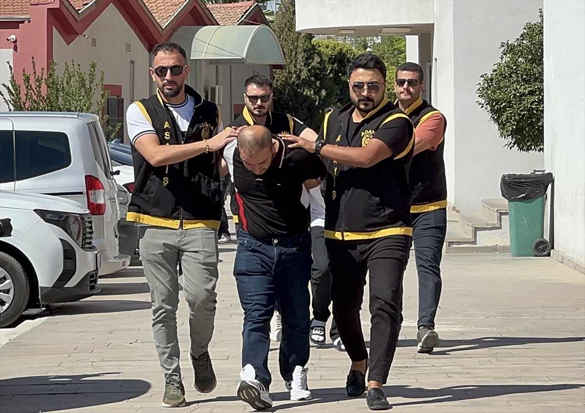 Adana'da bir kişinin tabancayla öldürülmesiyle ilgili aranırken Yunanistan'a kaçmak için gittiği...