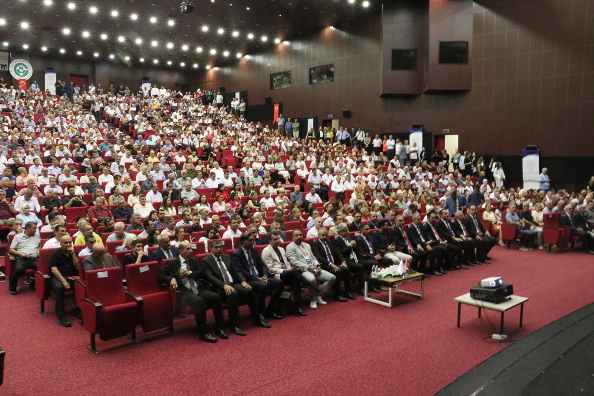 Adana'da, "Türkiye Yüzyılı Maarif Modeli Buluşmaları" toplantısı gerçekleştirildi.