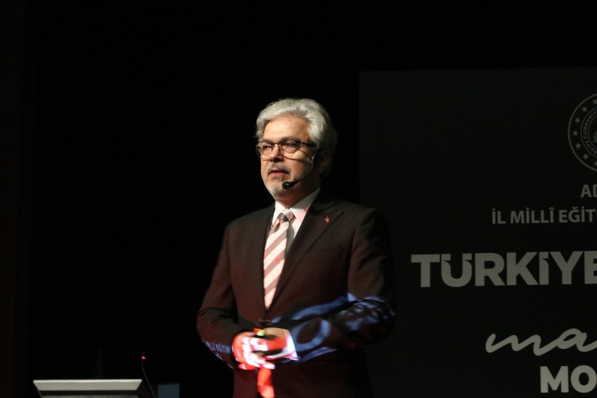 Adana'da, "Türkiye Yüzyılı Maarif Modeli Buluşmaları" toplantısı gerçekleştirildi.