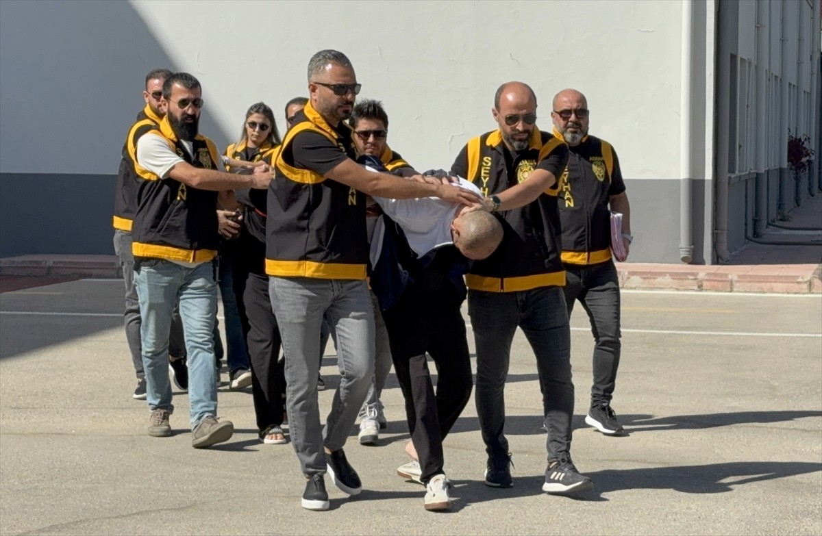 Adana'da ruhsatsız silah, uyuşturucu ve yaralama suçlarına karıştıkları gerekçesiyle gözaltına...