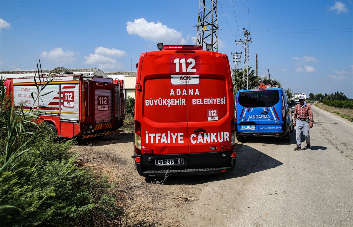 Adana'nın merkez Yüreğir ilçesinde sulama kanalına devrilen traktörün sürücüsü yaşamını yitirdi....