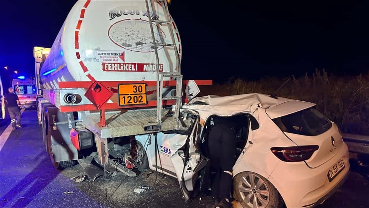 Adana’da otomobilin otoyolda park halinde bulunan tankere arkadan çarpması sonucu 2 kişi...