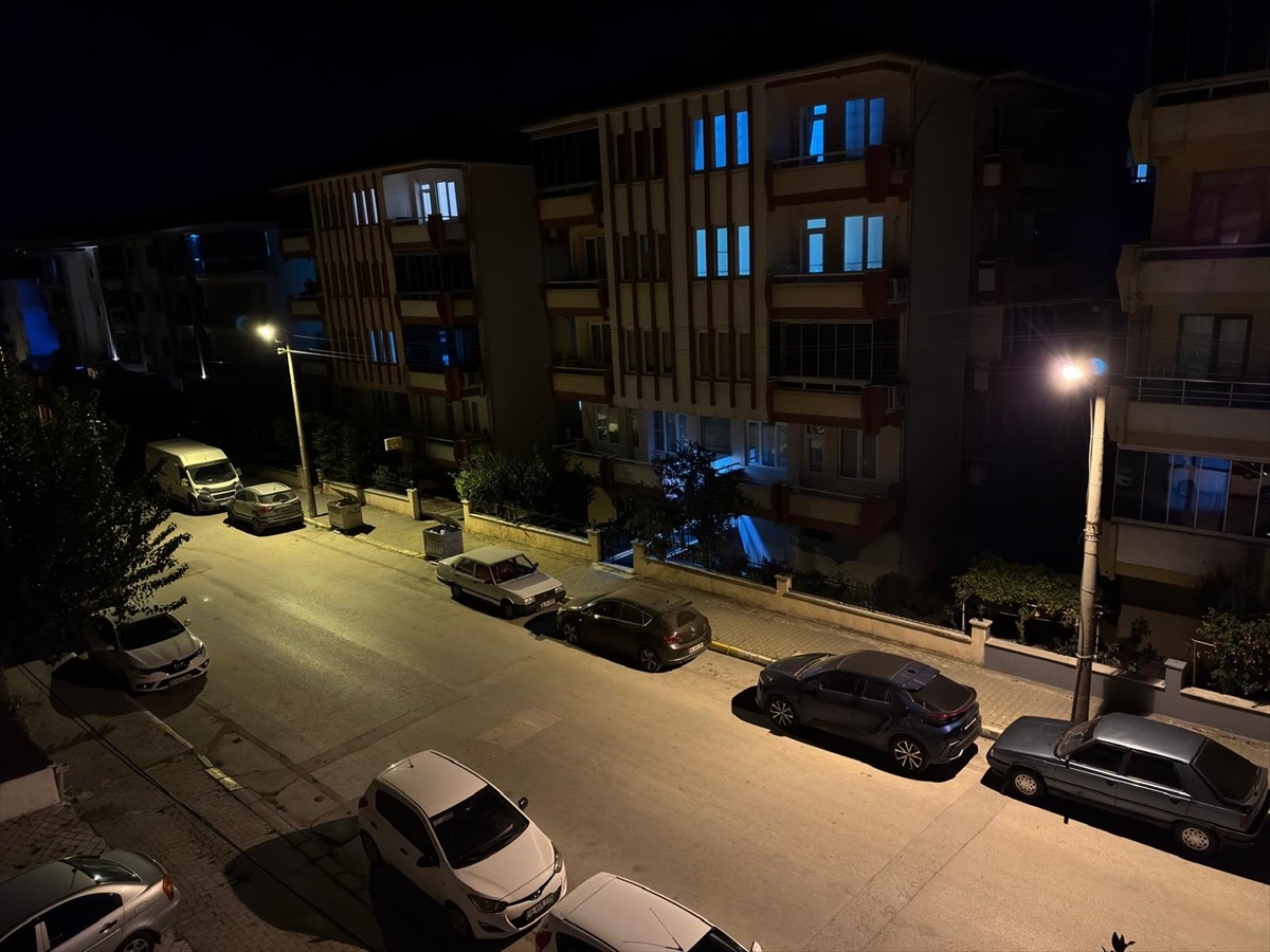 AFAD, merkez üssü Balıkesir'in Sındırgı ilçesi olan 4,9 büyüklüğünde deprem meydana geldiğini...