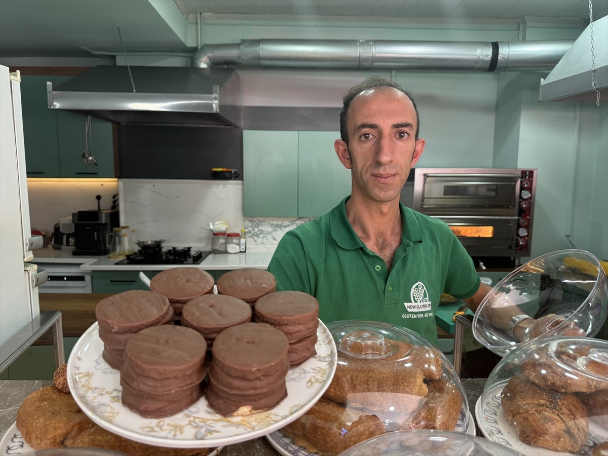 Afyonkarahisar'da yaşayan Remziye Umut Çakmak, çölyak hastası kızı için çalıştığı iş yerinden...