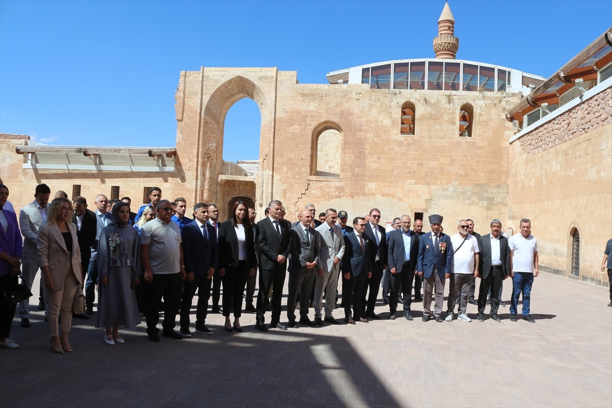 Ağrı'nın Doğubayazıt ilçesinde, hükümlü ve tutukluların el emeğiyle hazırladığı el sanatları...