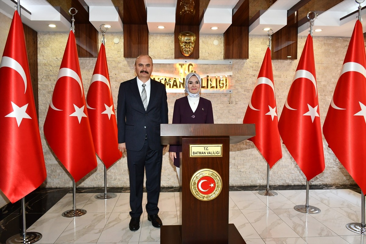 Aile ve Sosyal Hizmetler Bakanı Mahinur Özdemir Göktaş, (solda) çeşitli temaslarda bulunmak üzere...