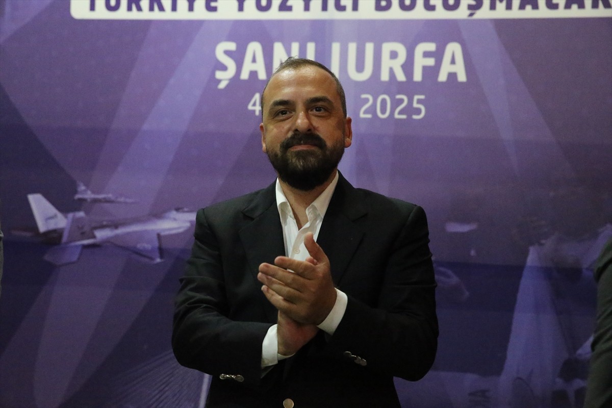 AK Parti Genel Başkan Yardımcısı Faruk Acar (solda), Türkiye Yüzyılı Buluşmaları kapsamında...