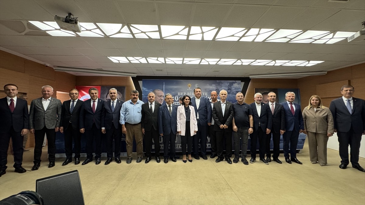 AK Parti Genel Başkan Yardımcısı Sevilay Tuncer, Çorum Belediyesi Turgut Özal Konferans Salonu'nda...