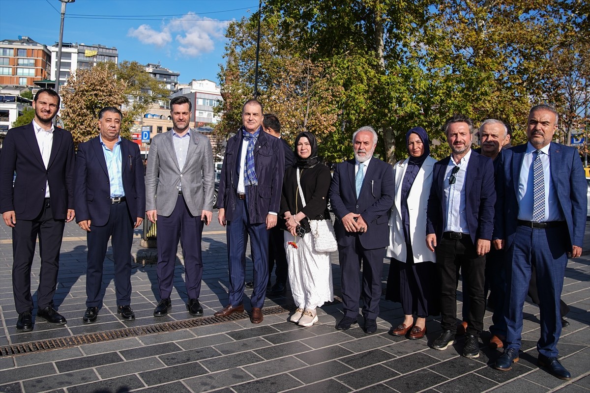 AK Parti Genel Başkan Yardımcısı ve Parti Sözcüsü Ömer Çelik (sol 4), "Türkiye Yüzyılı...