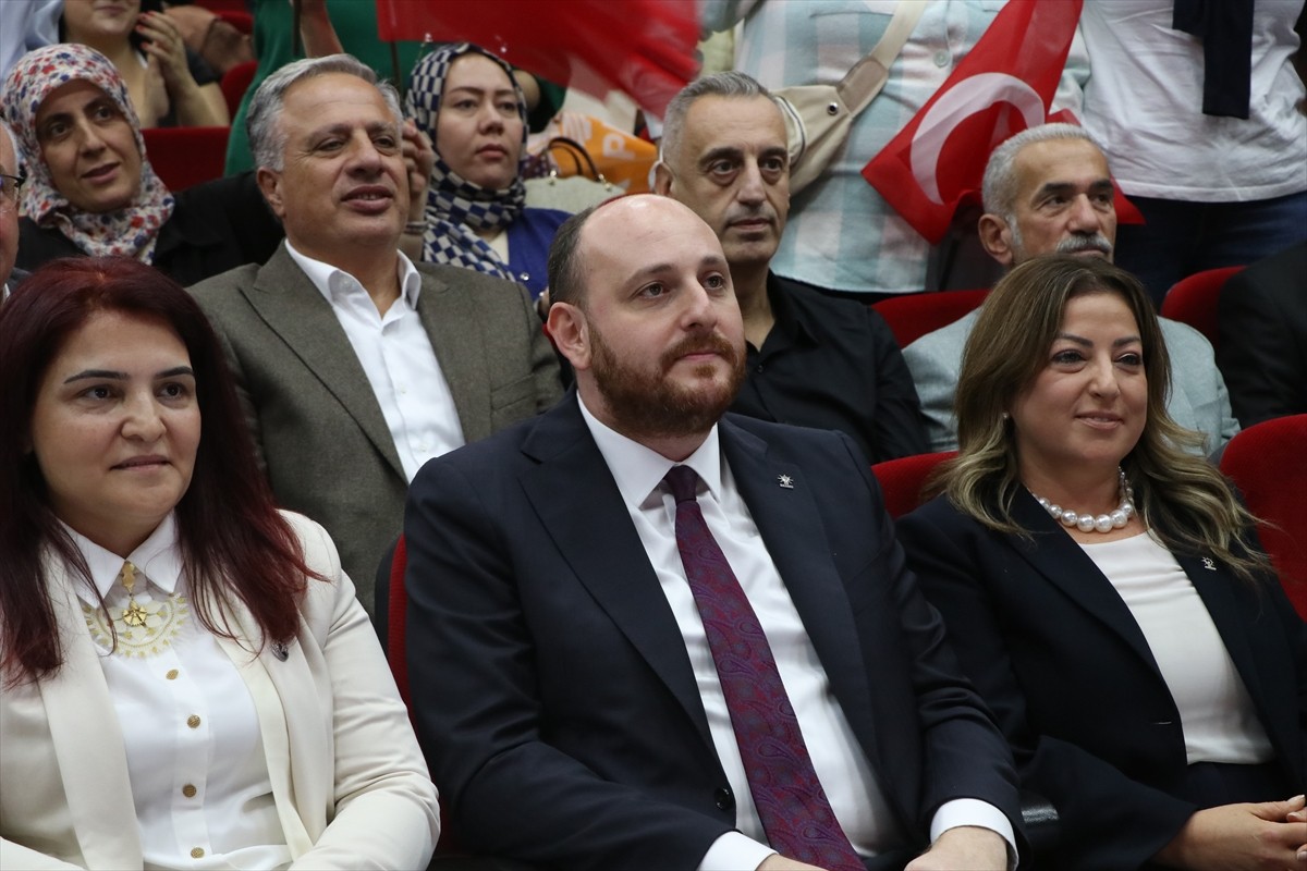 AK Parti Genel Başkan Yardımcısı ve Yalova Milletvekili Ahmet Büyükgümüş (sol 6), Yalova Halk...
