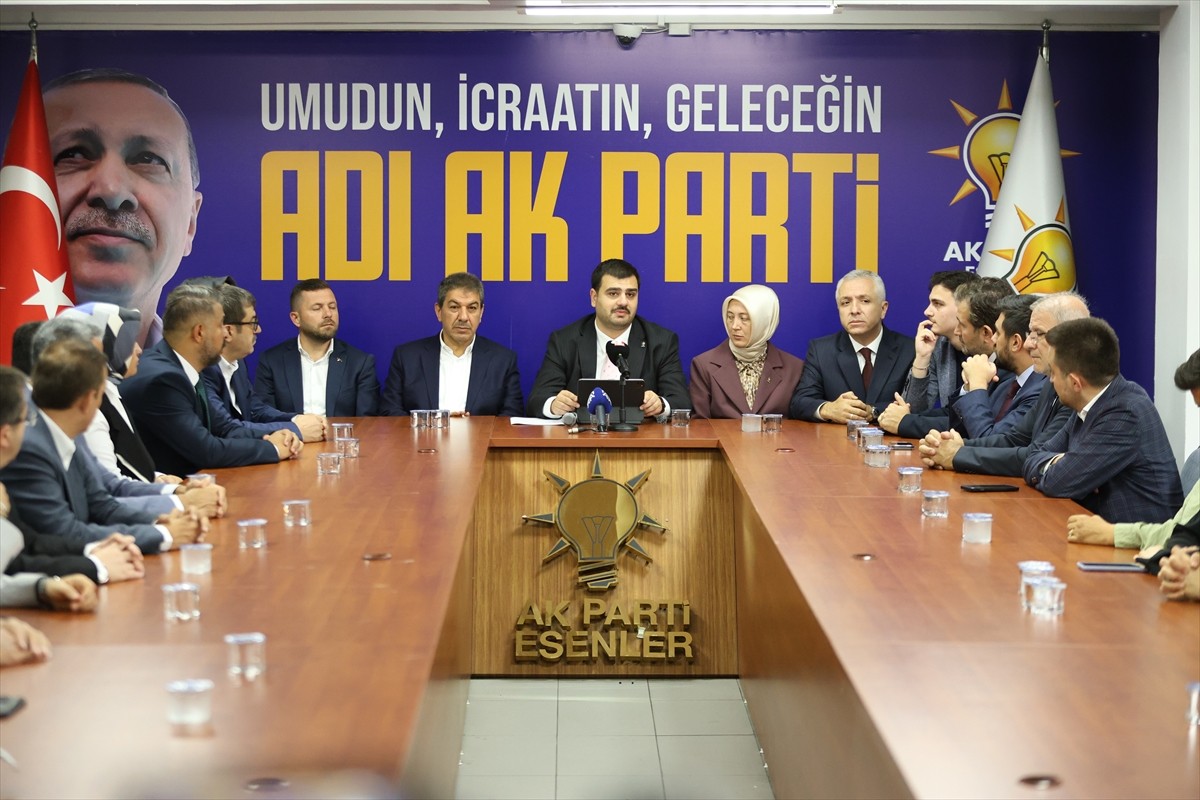 AK Parti Genel Sekreteri Eyyüp Kadir İnan (ortada), "Türkiye Yüzyılı Buluşmaları" kapsamında...