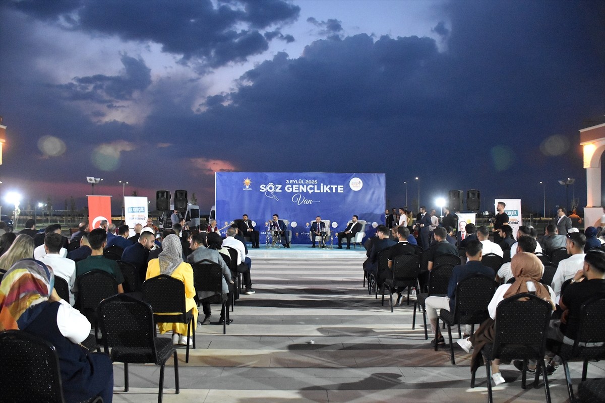 AK Parti Genel Sekreteri ve İzmir Milletvekili Eyyüp Kadir İnan, Edremit ilçesindeki Uygulama...