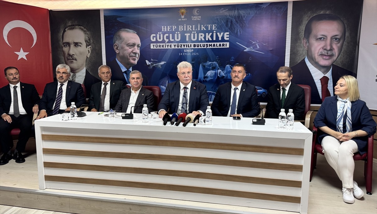 AK Parti Grup Başkanvekili Muhammet Emin Akbaşoğlu, AK Parti Sinop İl Başkanlığı'nda düzenlenen...