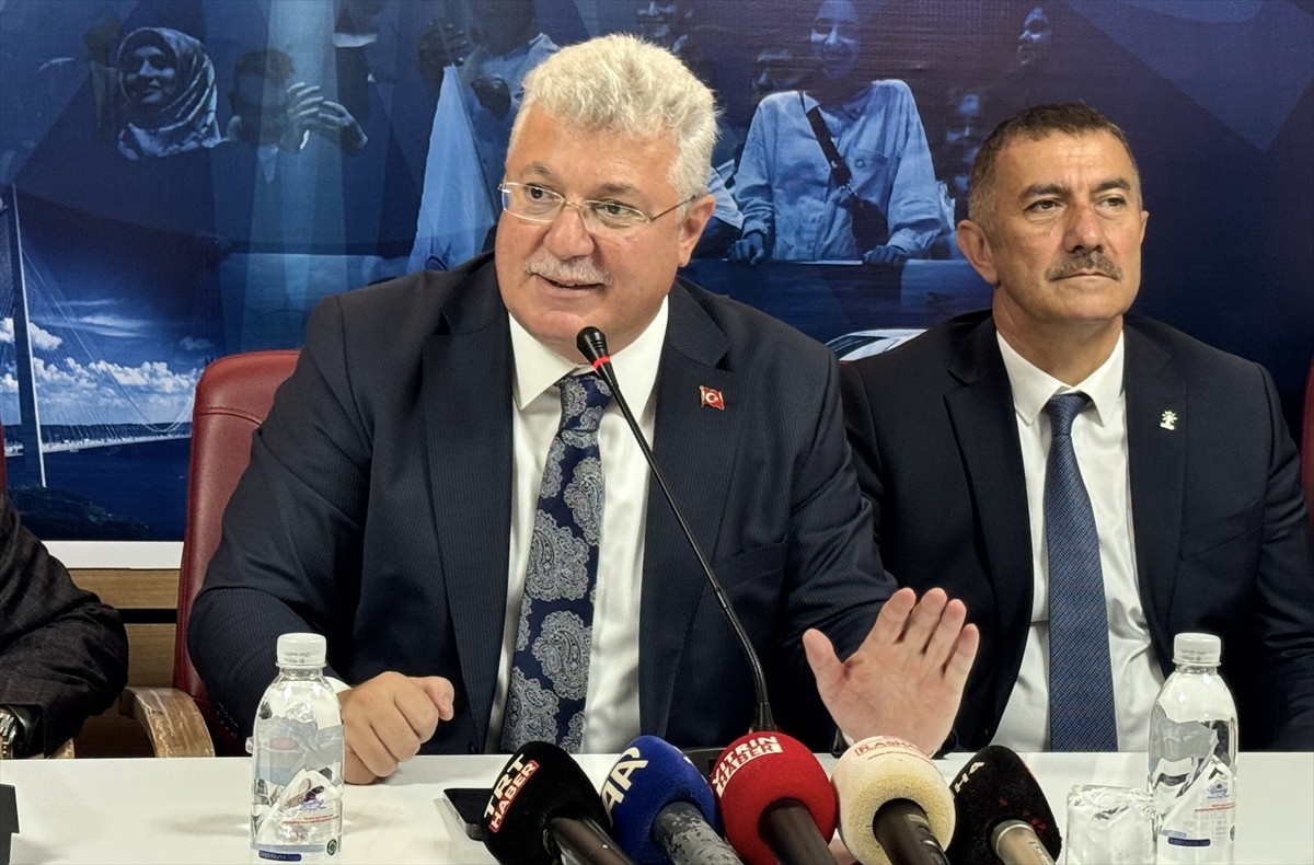 AK Parti Grup Başkanvekili Muhammet Emin Akbaşoğlu, AK Parti Sinop İl Başkanlığı'nda düzenlenen...