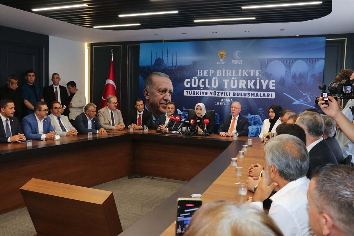 AK Parti Grup Başkanvekili Özlem Zengin (ortada), Türkiye Yüzyılı Buluşmaları" kapsamında AK Parti...