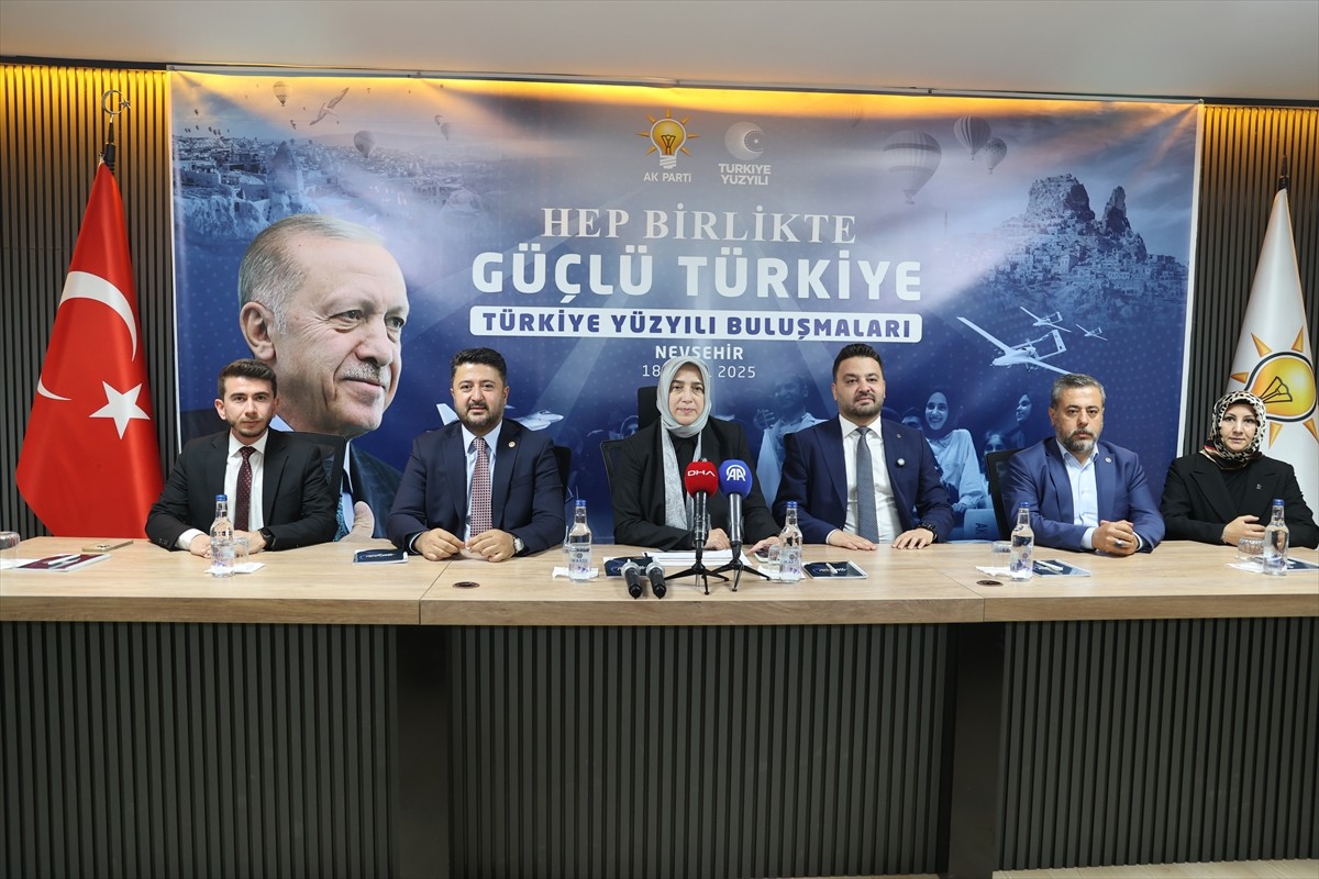 AK Parti Grup Başkanvekili Özlem Zengin (sol 3), "Türkiye Yüzyılı Buluşmaları" kapsamında AK Parti...