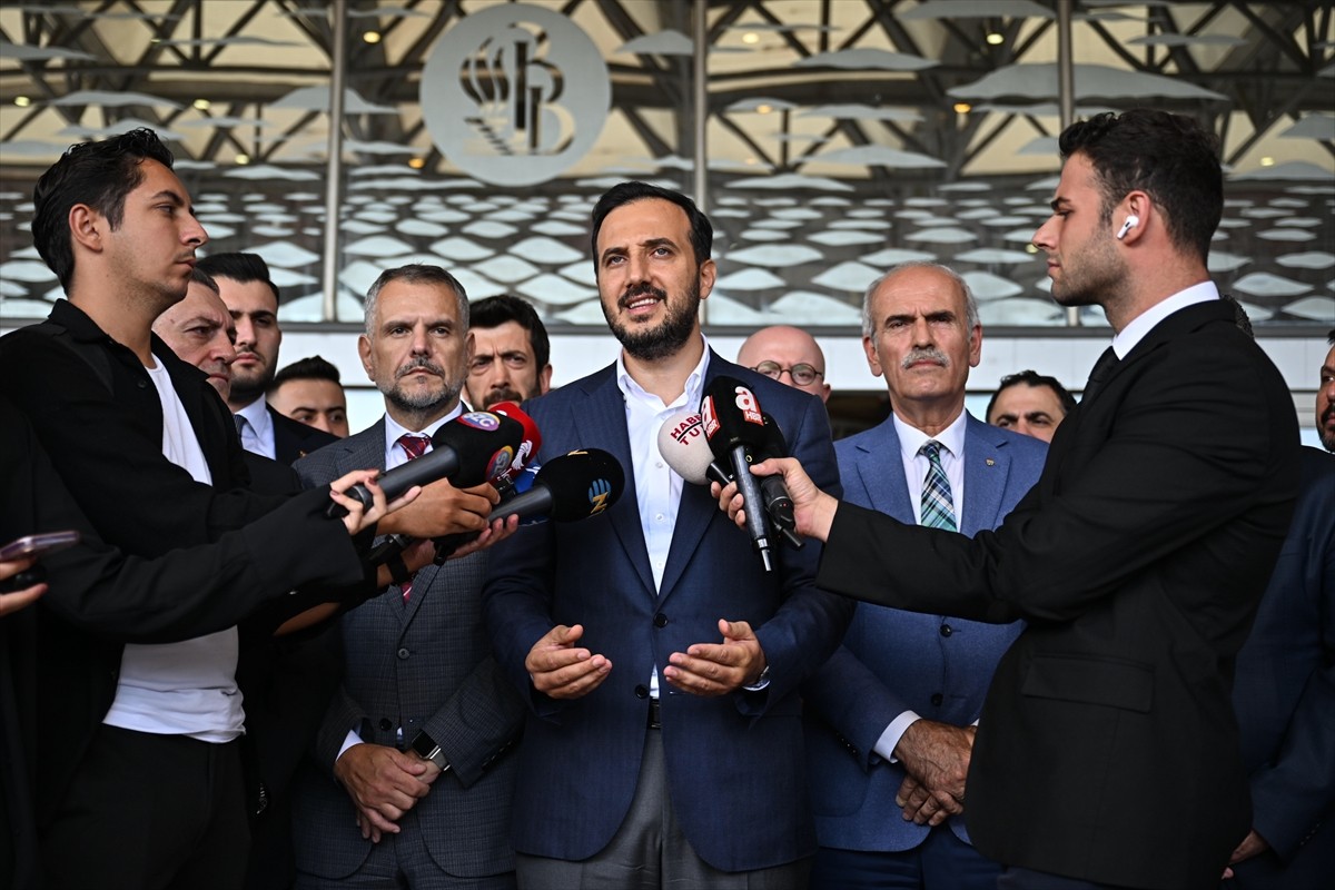 AK Parti İstanbul İl Başkanı Abdullah Özdemir, Bayrampaşa Belediye Başkanı Hasan Mutlu'nun...