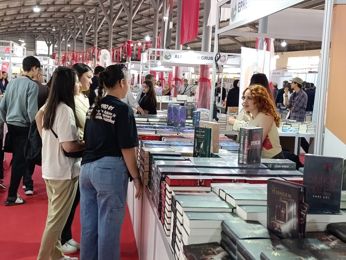 Amasya Belediyesince bu yıl ilki düzenlenen Amasya Kitap Fuarı başladı. İstasyon Mahallesi'ndeki...
