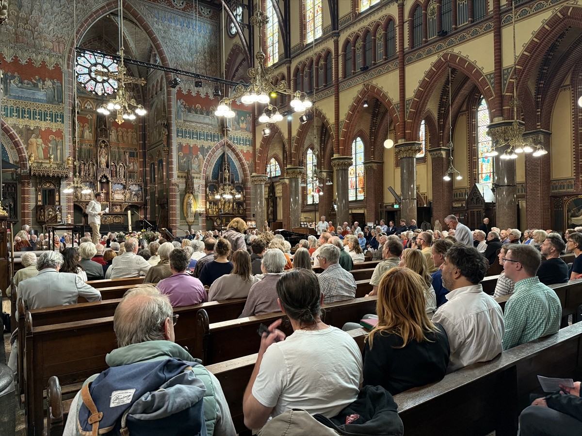 Amsterdam'da Protestan Kilisesi öncülüğünde 21 Eylül Dünya Barış Günü kapsamında düzenlenen...