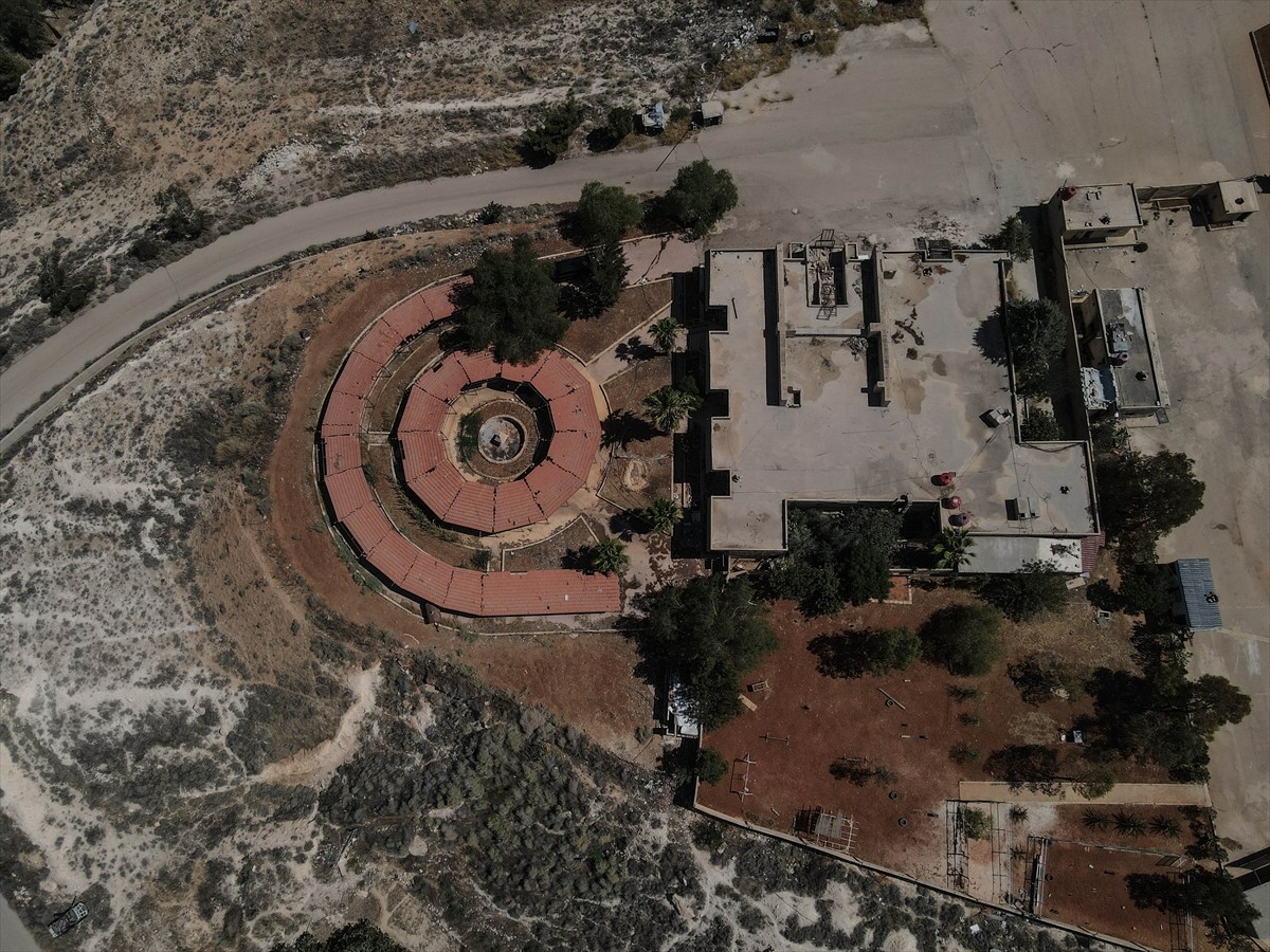 Anadolu Ajansı (AA), 2012 yılında Suriye'de devrik Beşşar Esed rejimi güçlerince alıkoyulan ve...