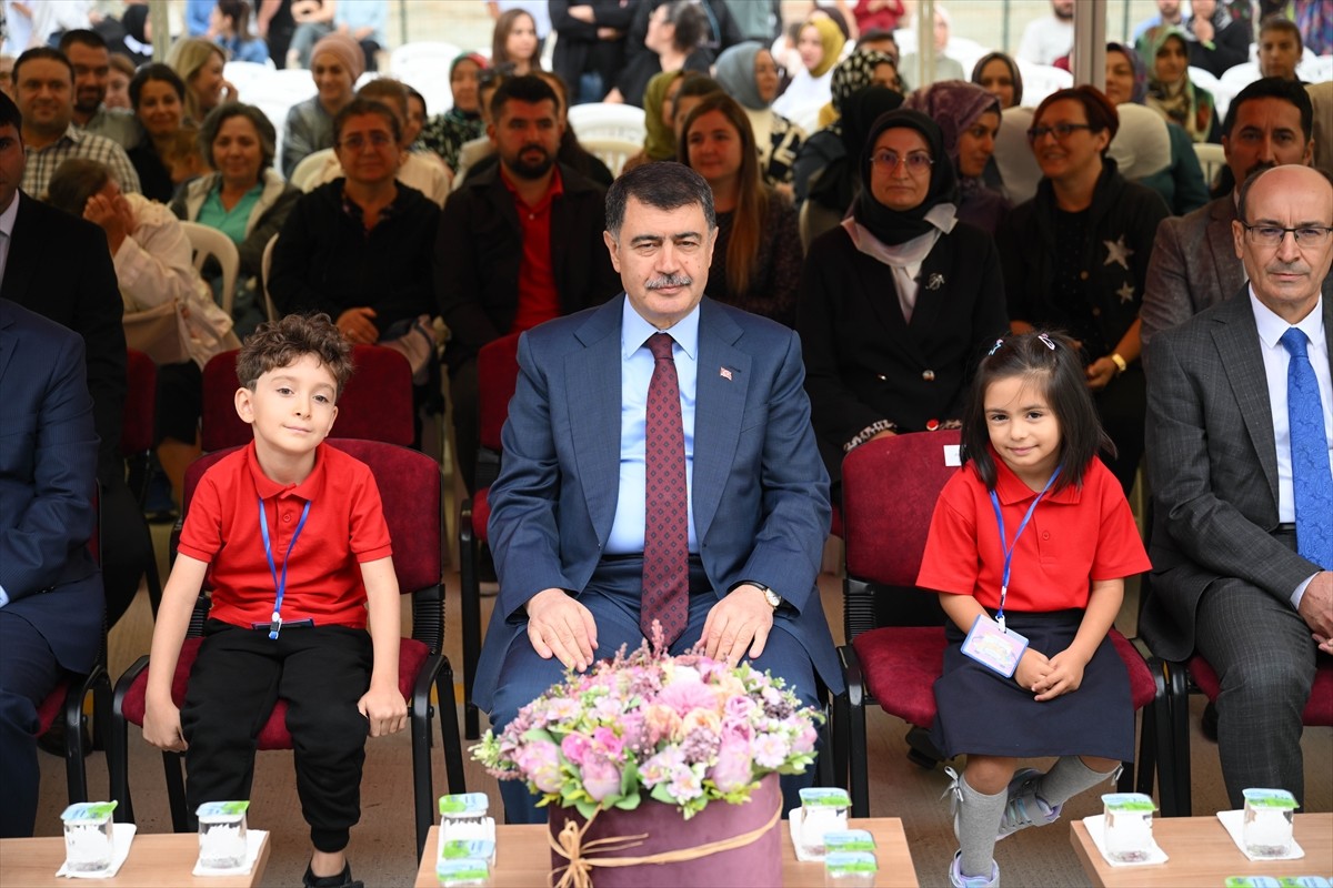 Ankara'da 2025-2026 eğitim-öğretim yılının başlaması dolayısıyla Yenimahalle Hacı Bektaş Veli...