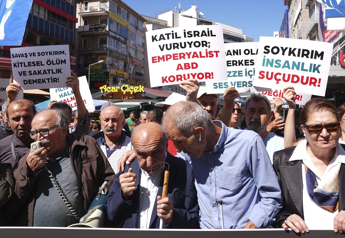 Ankara'da bazı engelli dernekleri, Gazze'de mahsur kalan görme engelli Roaa Abuhelal ve ailesinin...