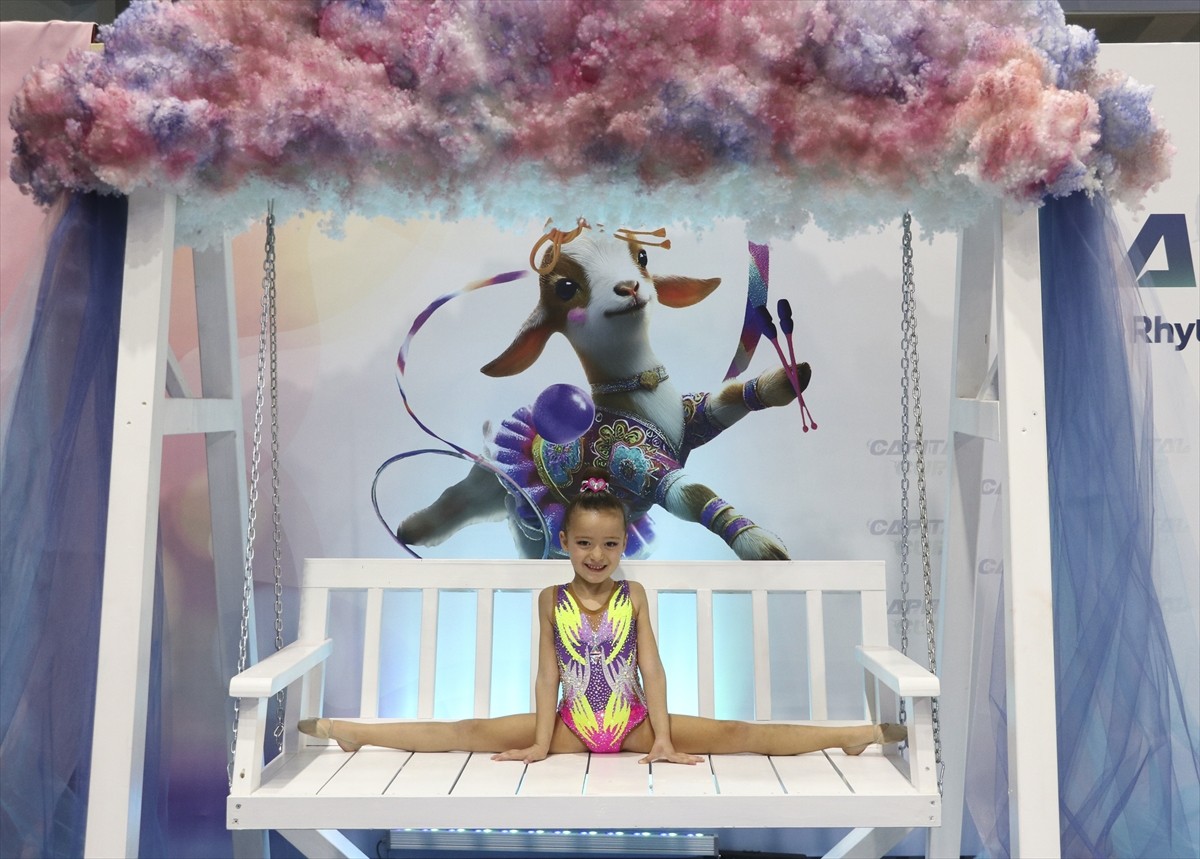 Ankara'da bu yıl ilk kez düzenlenen Uluslararası Ritmik Cimnastik Turnuvası, başladı. Ankara...