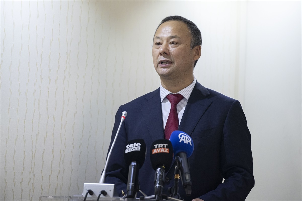 Ankara'daki Avrasya İncelemeleri Merkezi'nde (AVİM), "Kırgızistan'ın Türk Devletleri Teşkilatı...