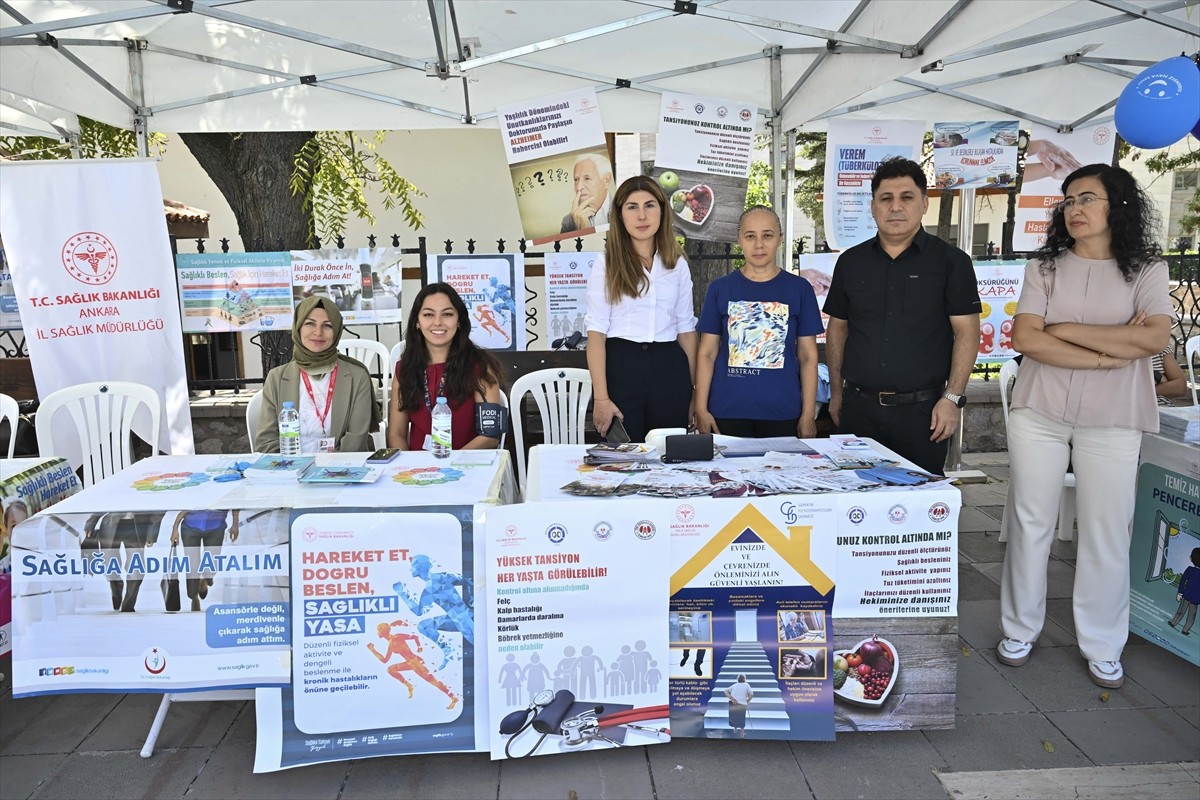 Ankara İl Sağlık Müdürlüğünce, Halk Sağlığı Haftası etkinlikleri kapsamında, Altındağ ilçesindeki...