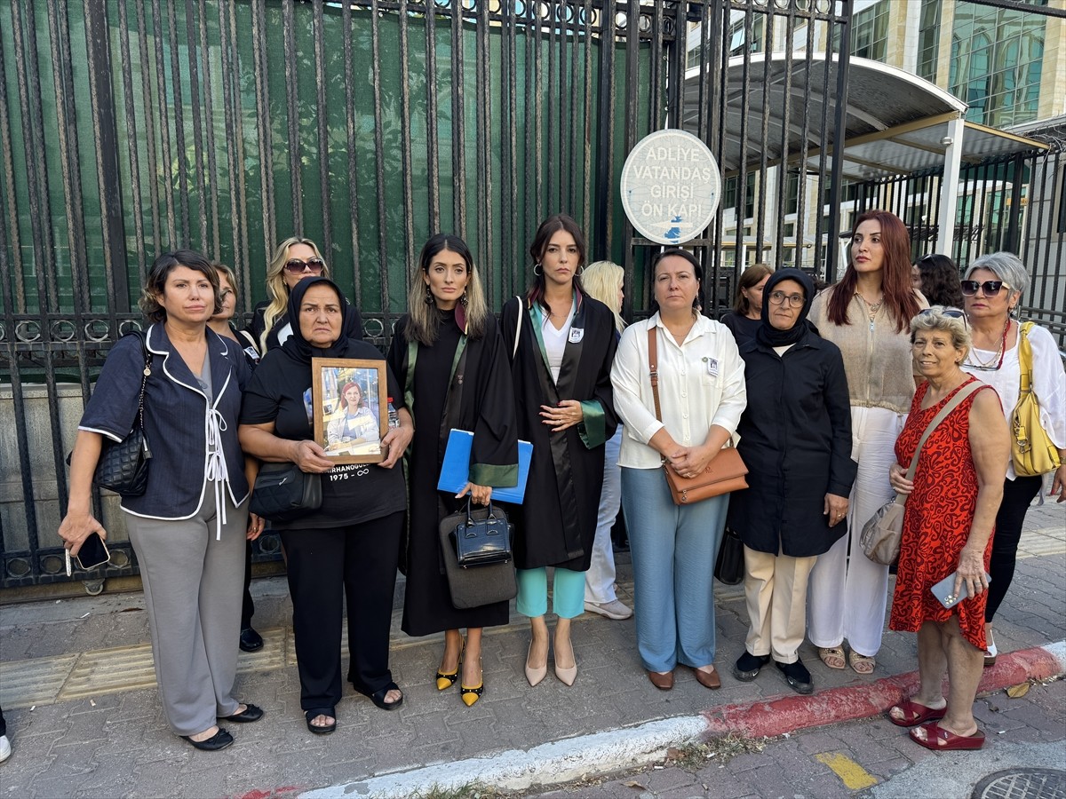 Antalya'da boşanma aşamasındaki eşini öldüren sanığın ve kaçmasına yardım ettiği öne sürülen...