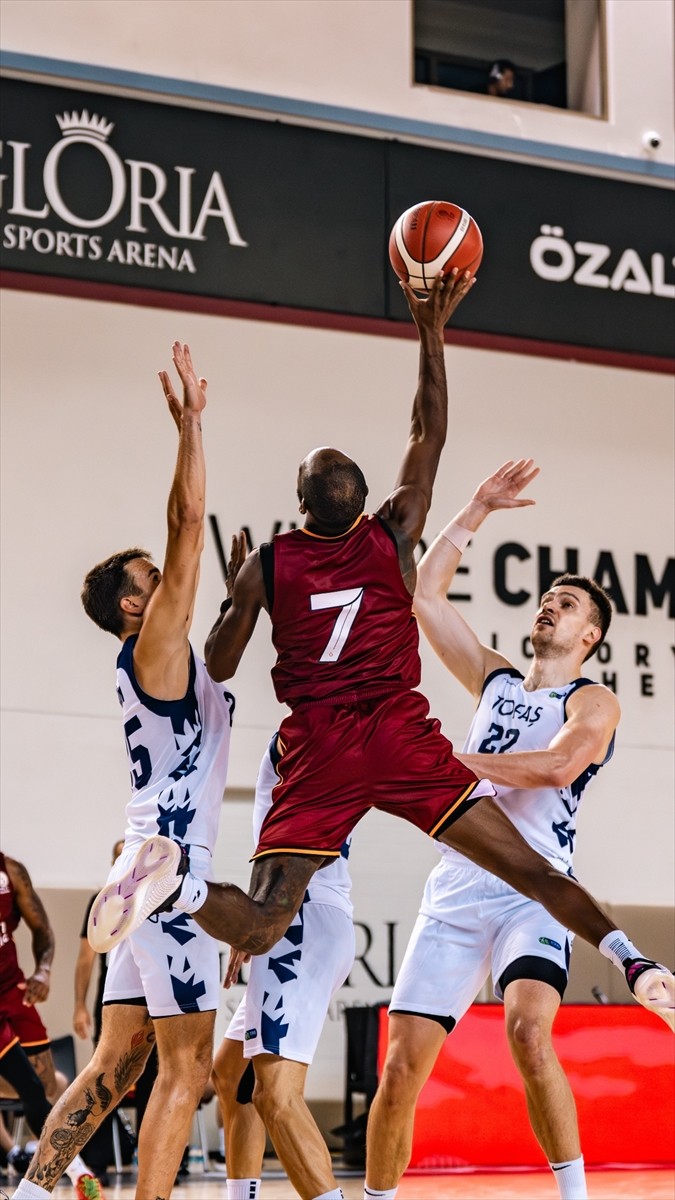 Antalya'da düzenlenen "Gloria Pre-Season Games 2025" basketbol turnuvasında, Türkiye Sigorta...