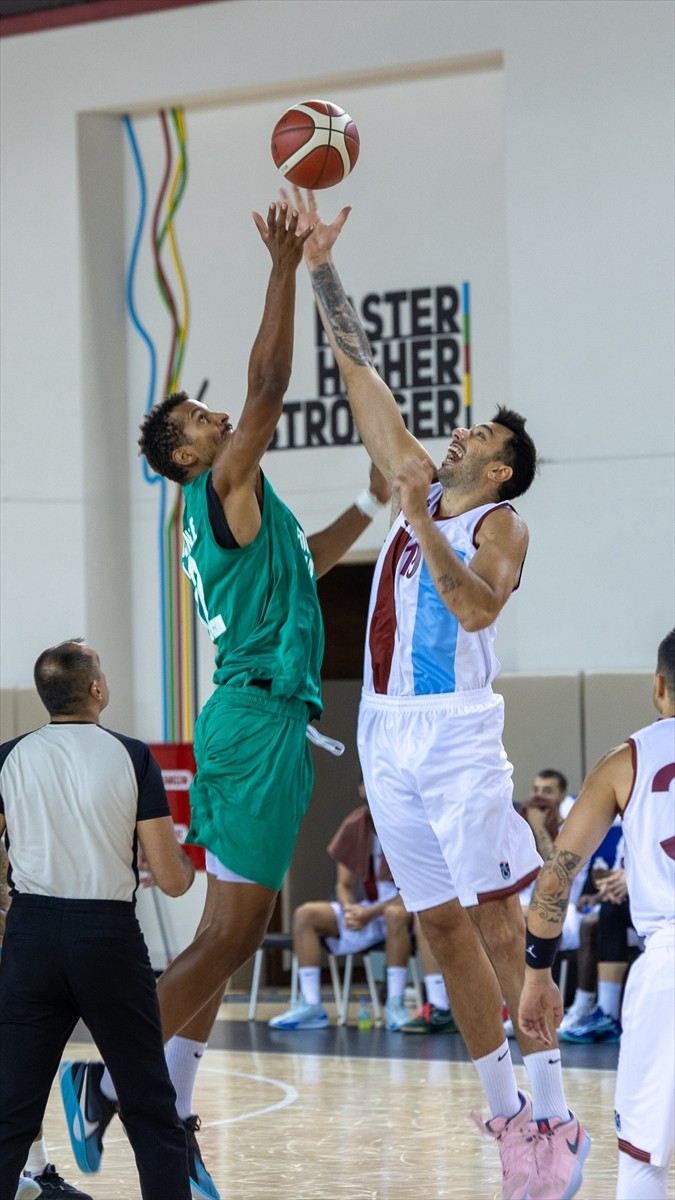 Antalya'da düzenlenen "Gloria Pre-Season Games 2025" basketbol turnuvasında Türkiye Sigorta...