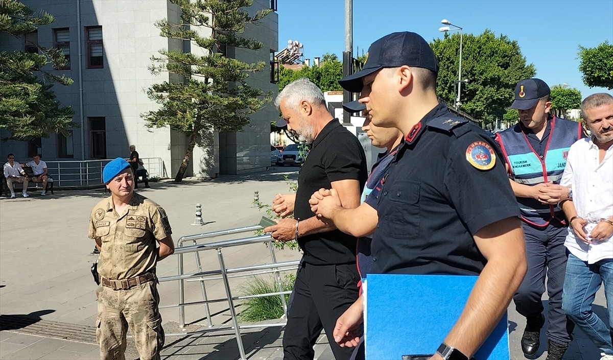 Antalya'da "rüşvet", "zimmet" ve "ihaleye fesat karıştırma" suçlarından gözaltına alınan eski...