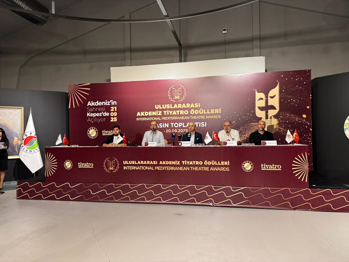 Antalya'da, Uluslararası Akdeniz Tiyatro Ödülleri, Kepez Belediyesi ve Tiyatro Gazetesi...