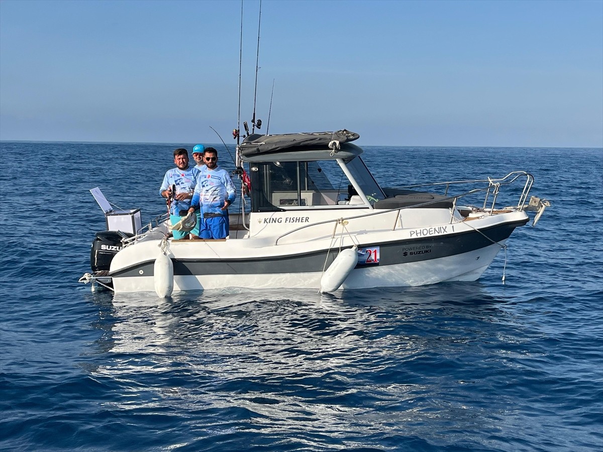 Antalya'nın Kumluca ilçesinde düzenlenen "Kumluca Büyük Balığın Peşinde" yarışmasında dereceye...