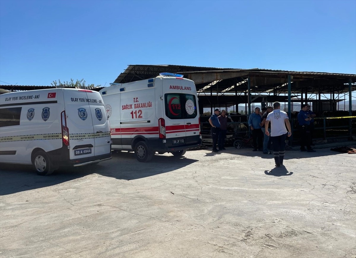 Aydın'ın Efeler ilçesinde süt toplama kamyonunun altında kalan 3 yaşındaki çocuk yaşamını...