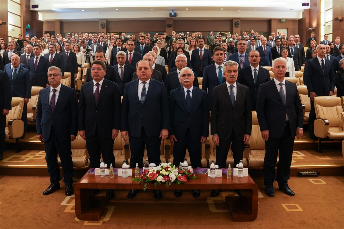 AYM Yüce Divan Salonu'nda düzenlenen "Bireysel Başvurunun 13. Yıldönümü Kapsamında Anayasa...