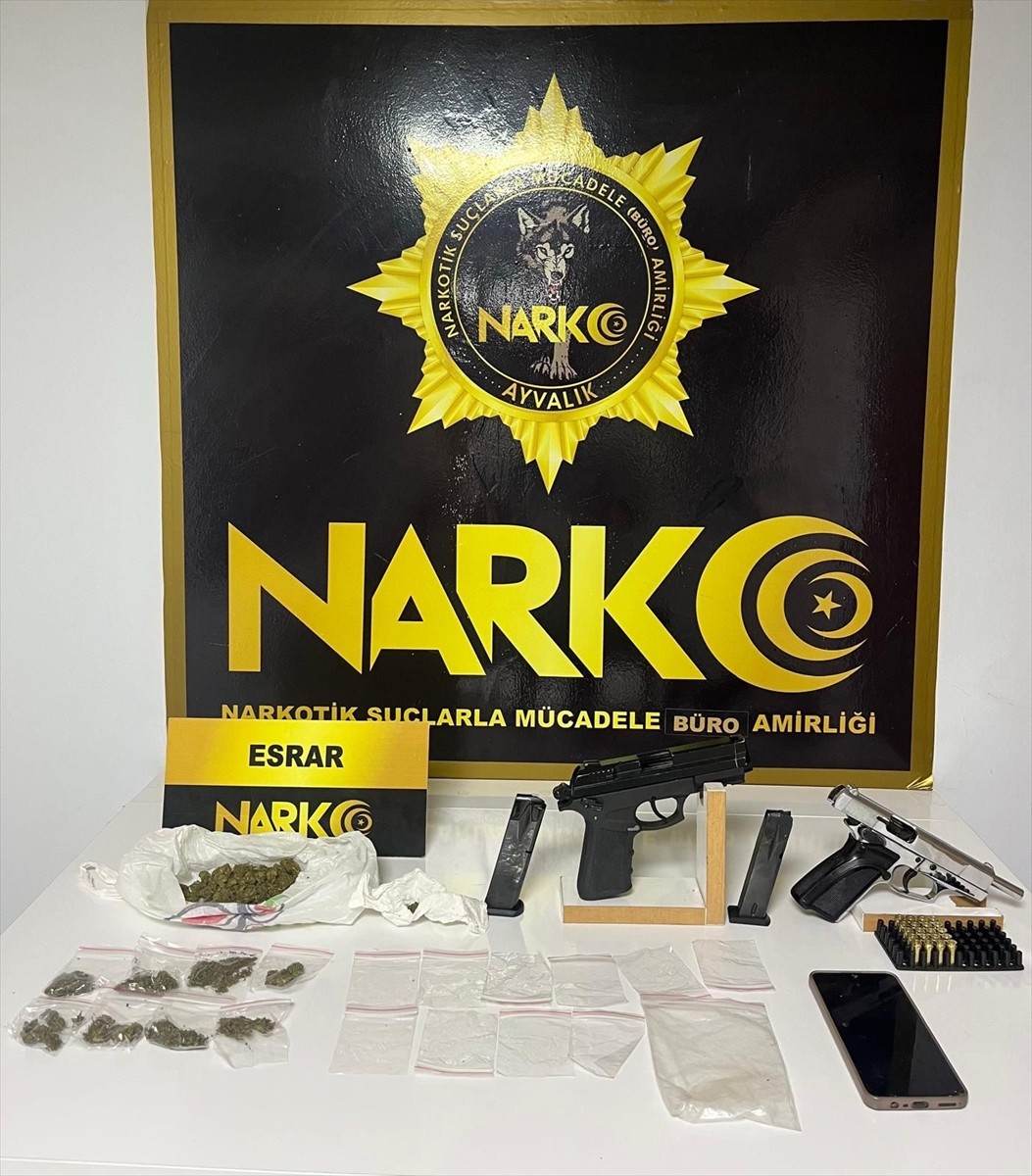 Balıkesir'in Ayvalık ilçesinde düzenlenen uyuşturucu operasyonunda 2 şüpheli yakalandı. Operasyon...