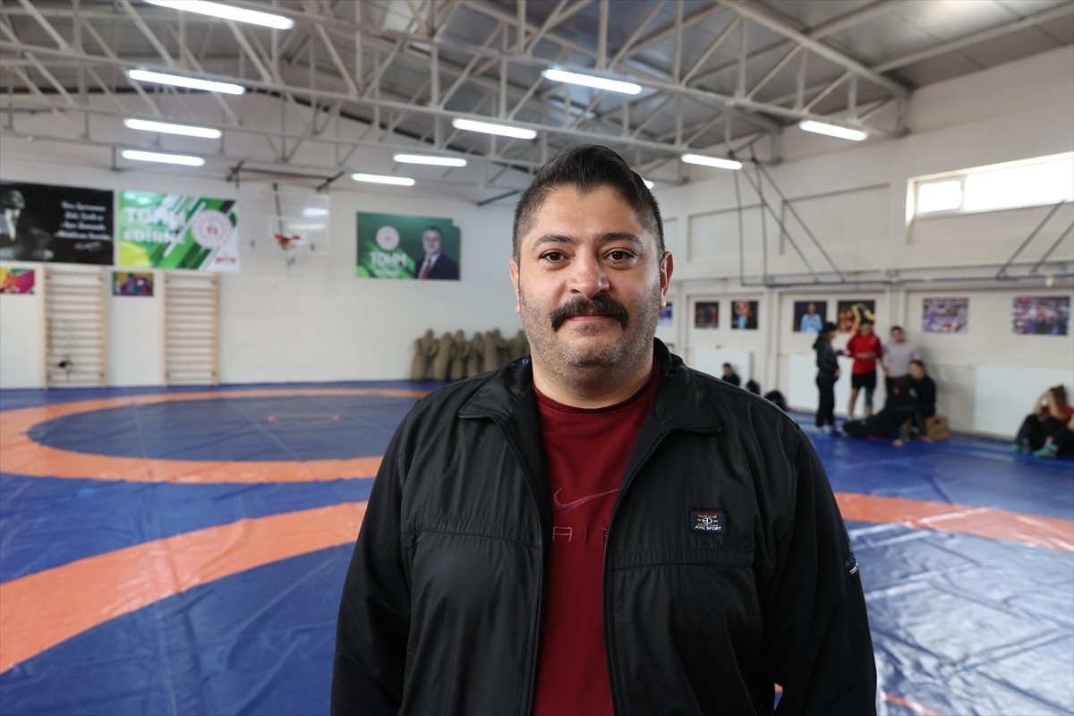 Balkan Şampiyonası'na hazırlanan Kosovalı kadın güreşçiler Edirne'de kamp yapıyor. Gençlik ve Spor...