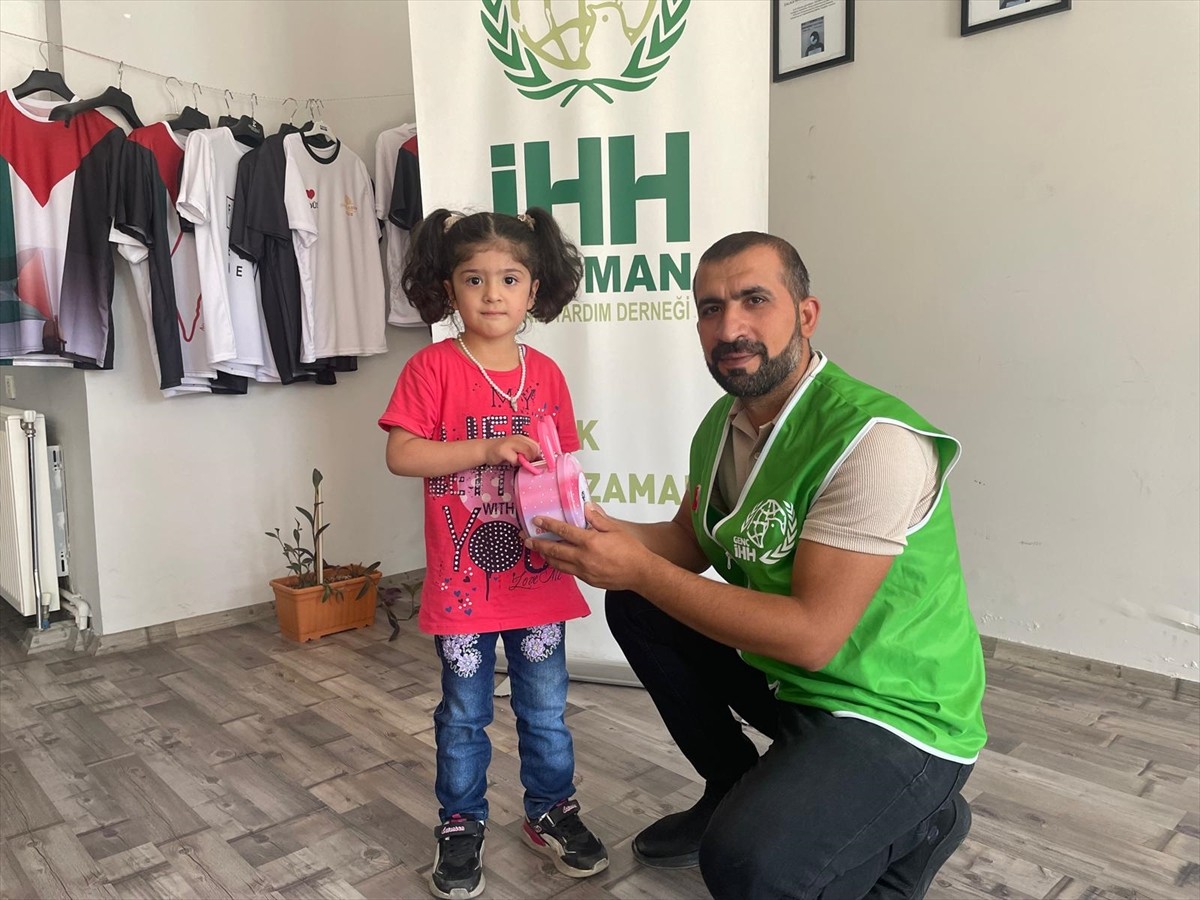 Batman'da yaşayan 4 yaşındaki Ahsen Can, kumbarasında biriktirdiği harçlığını Gazze için...