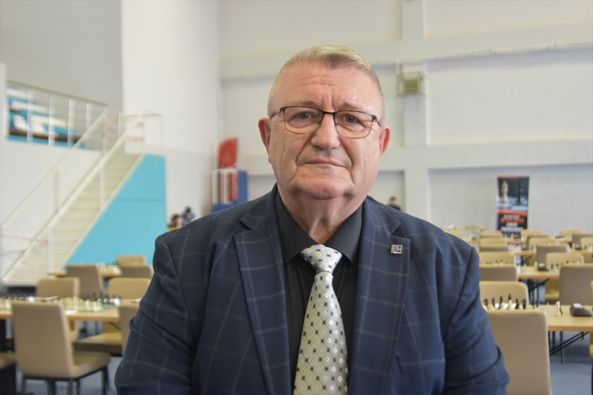 Bitlis'te bu yıl ikincisi düzenlenen "BETAV Uluslararası Satranç Turnuvası" 400 sporcunun...