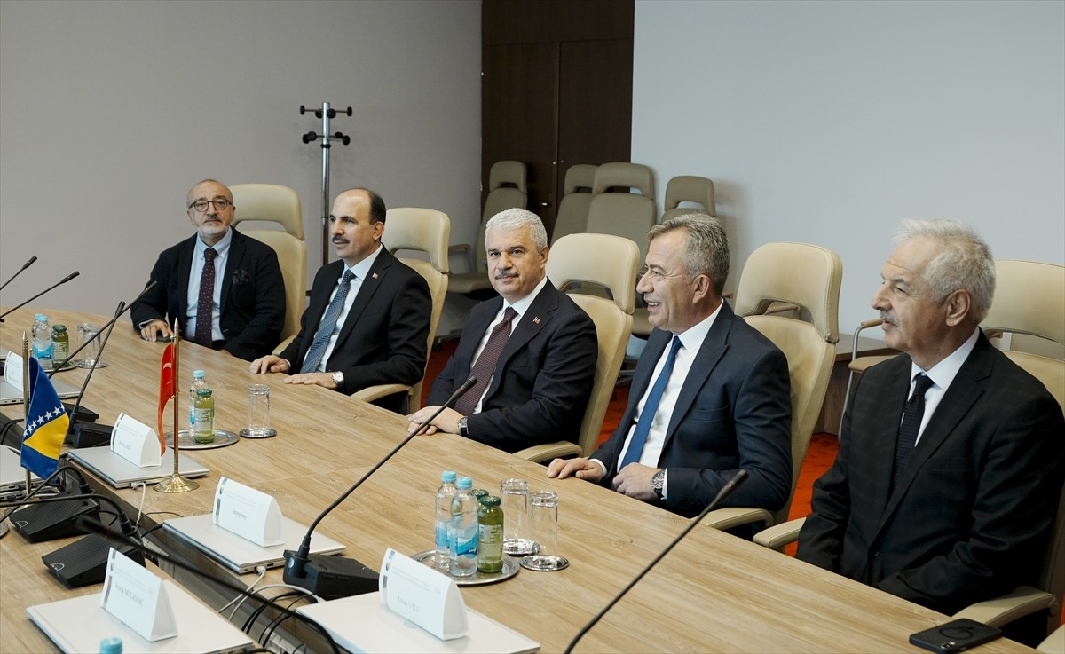 Bosna Hersek Temsilciler Meclisi Başkan Yardımcısı Denis Zvizdic (sol 2), Konya Valisi İbrahim...