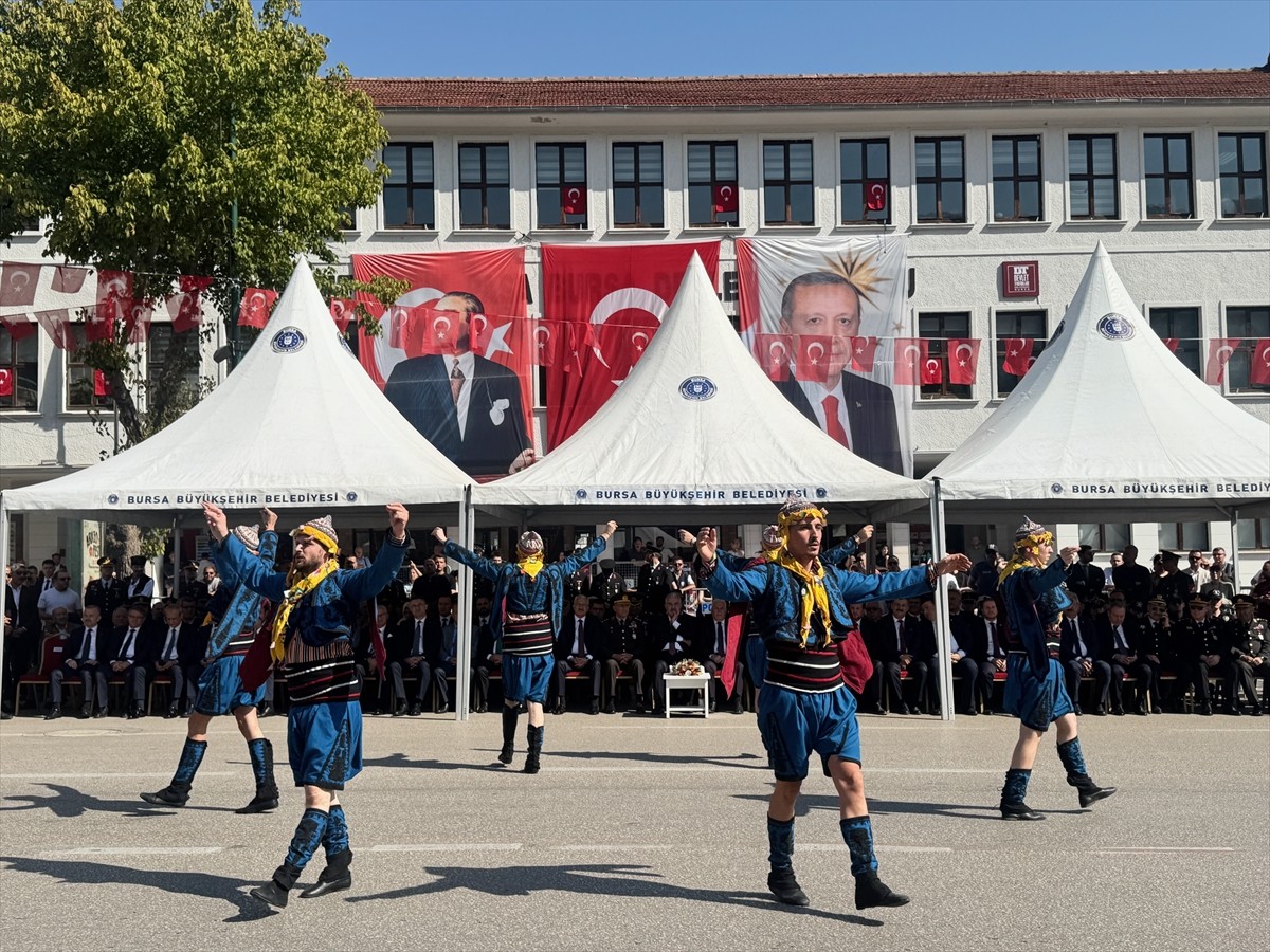 Bursa'nın düşman işgalinden kurtuluşunun 103. yıl dönümü dolayısıyla tören gerçekleştirildi. Bursa...