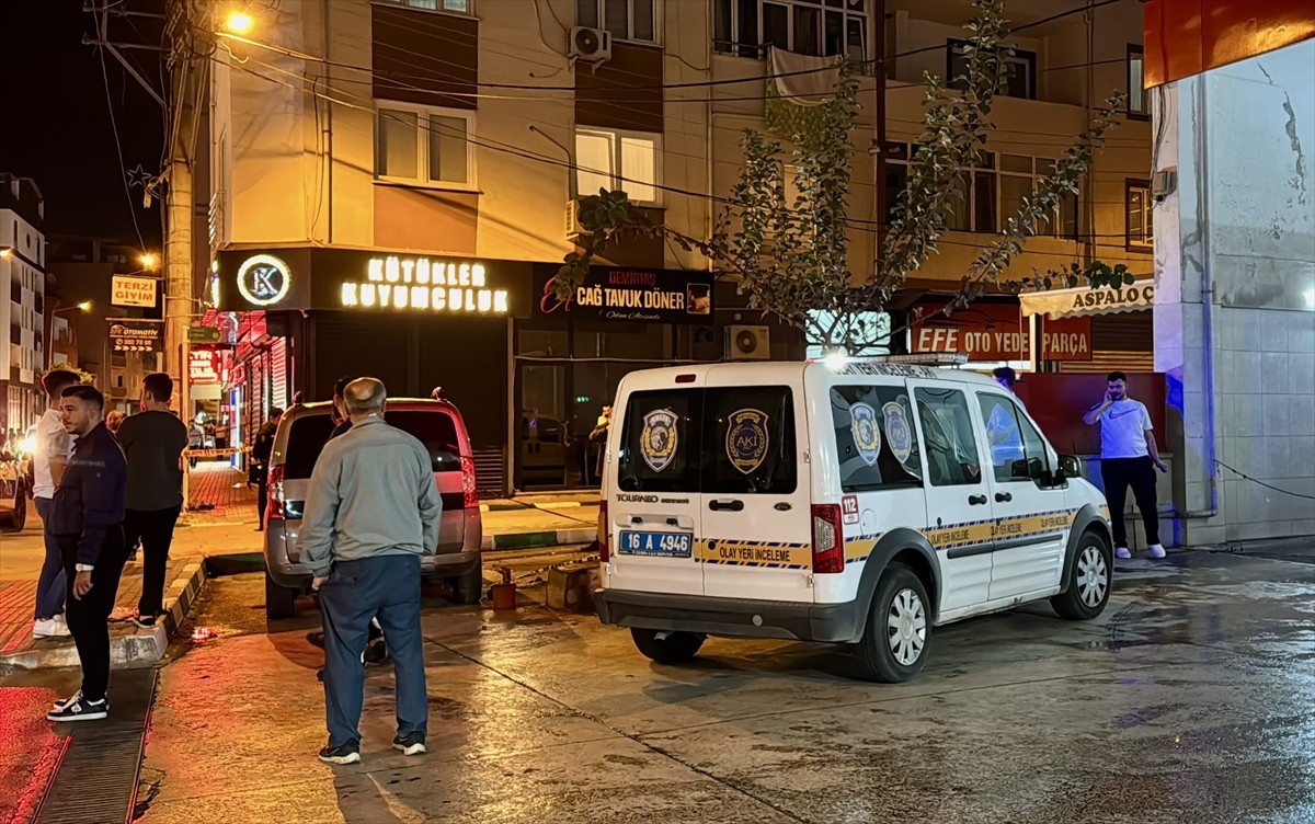 Bursa'nın Osmangazi ilçesinde başından silahla vurulan kişi, ağır yaralandı. Polis ekipleri, olay...
