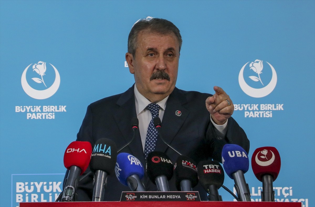 Büyük Birlik Partisi (BBP) Genel Başkanı Mustafa Destici, partisinin genel merkezinde düzenlediği...