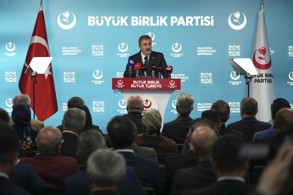 Büyük Birlik Partisi (BBP) Genel Başkanı Mustafa Destici, partisinin genel merkezinde Merkez Karar...